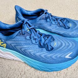 HOKA Arahi sz9