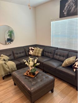 🔥 FREE DELIVERY - Leather Sectional Sofa with Ottoman – Excellent Condition