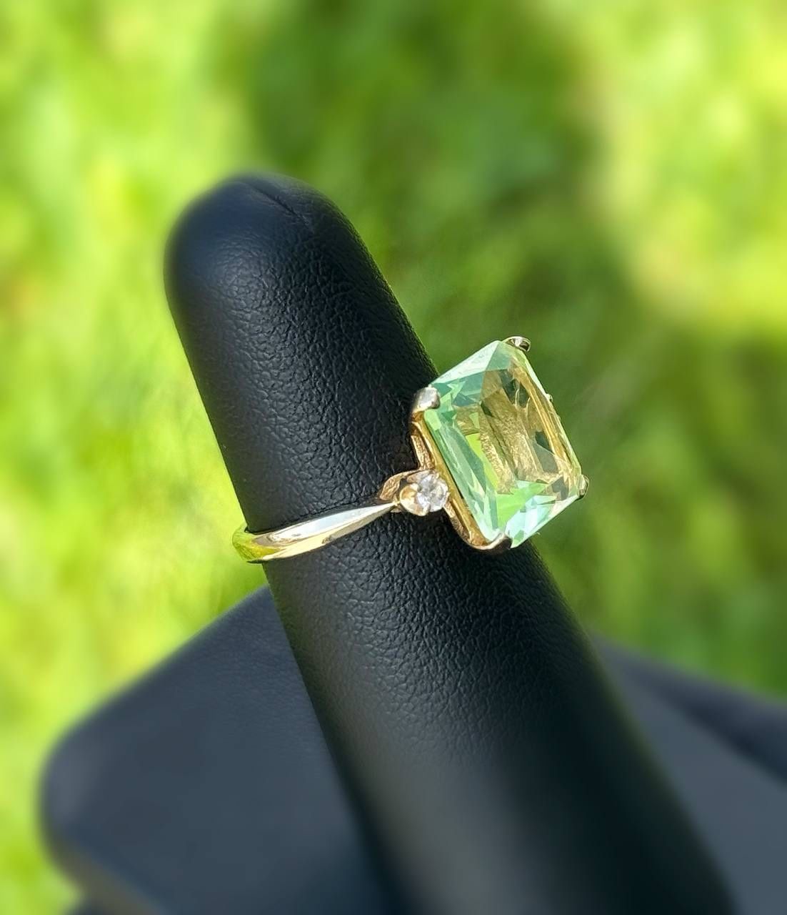 Vintage Jewelry 10k solid yellow gold jade stone 7.00CTW ring size 6.50