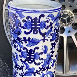 Gorgeous Blue & White Asian Chinese Chinoiserie Umbrella Stand Floor Vase.  For Canes, Walking Sticks, Umbrellas, Bamboo, Feathers, Or Dried Flowers. 