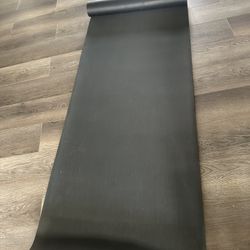Black Yoga Mat