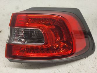 Jeep Grand Cherokee driver side taillight