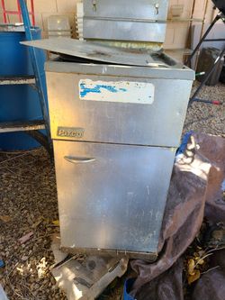 PITCO 40LB DEEP FRYER With Sheilds NAT. GAS