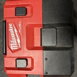 Milwaukee M12 Fuel Vacuum