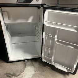 Mini Fridge 
