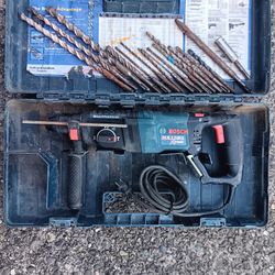 Bosch 11225vsr Bulldog Xtreme SDS Roto Rotary Chipping Hammer Drill Good Condition 15bits & Ground Rod Tool. For Pick Up Fremont. No Low Ball/Trades 