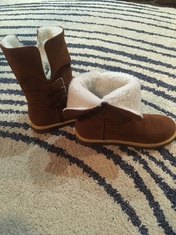 Fur buckle boots