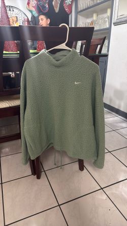 Ladies Nike Pullover!!!