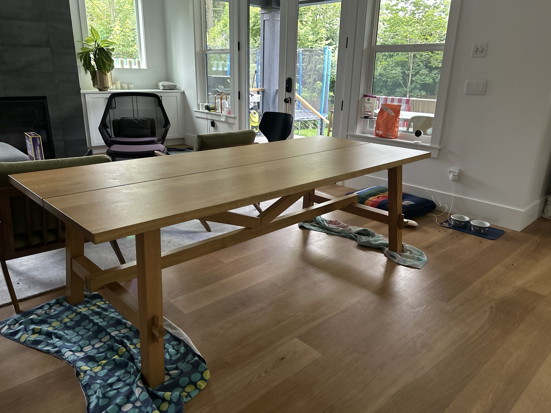 Mockelby table sale
