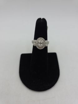 HALO DIAMOND RING