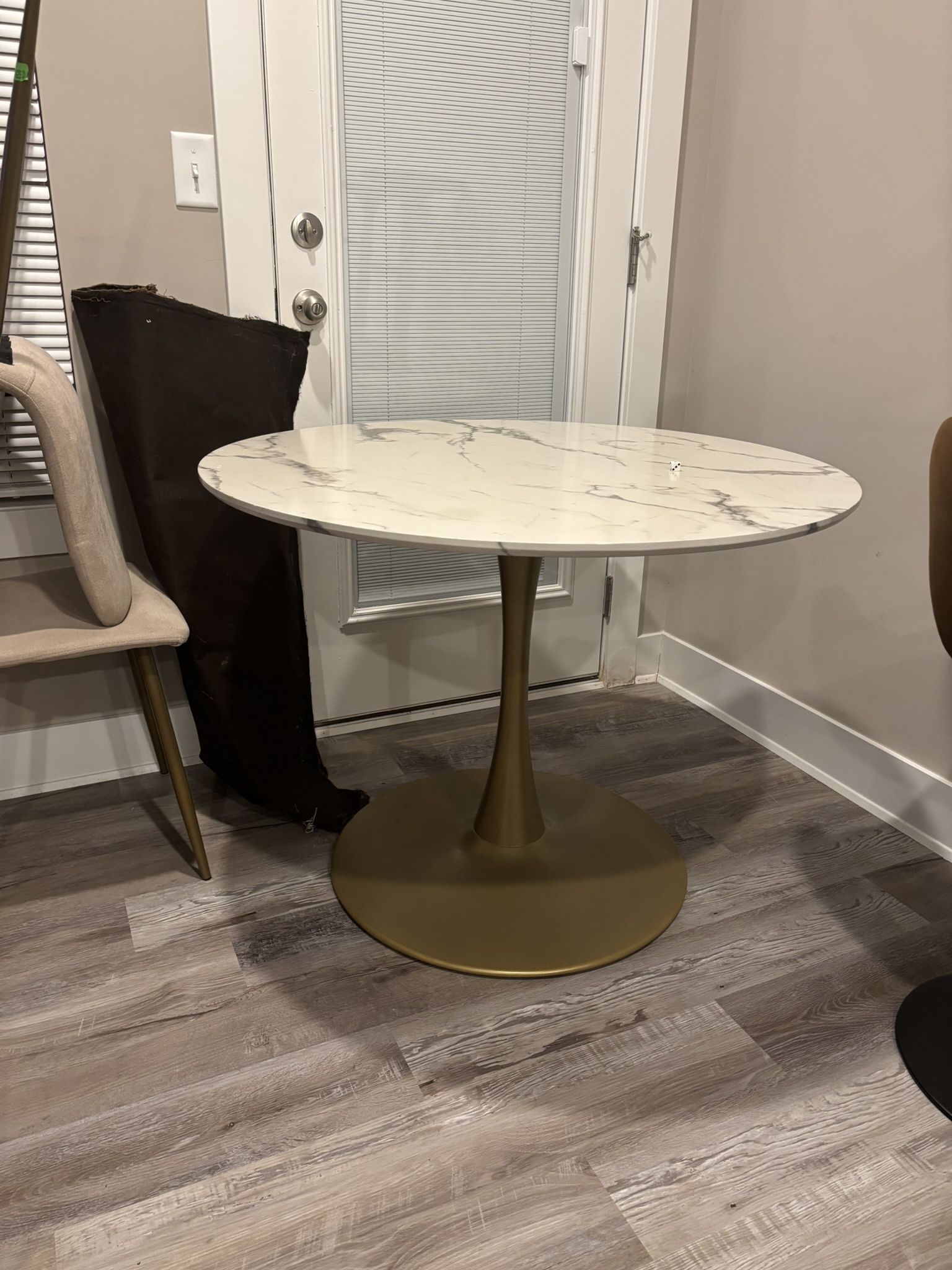 Dinning Room Table And Chairs 