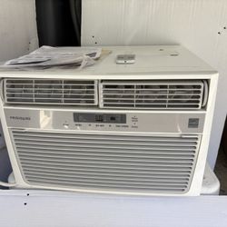 Frigidaire 350sq Ft Window Air conditioner With Remote