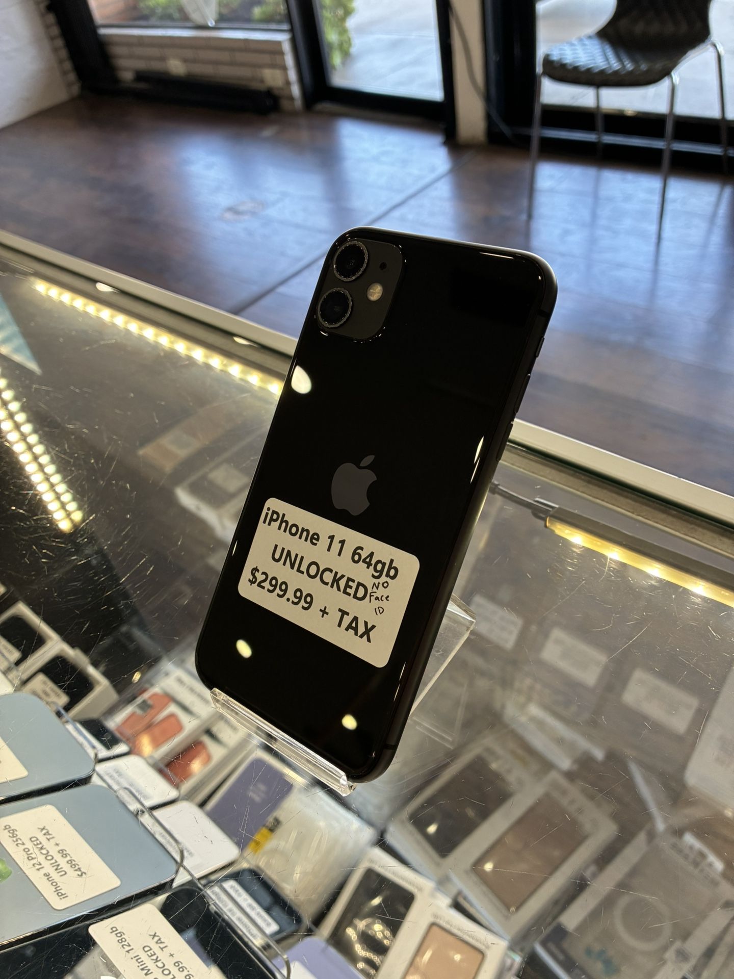 iPhone 11 64gb Unlocked (NO FACE ID)
