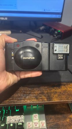 Olympus XA-2