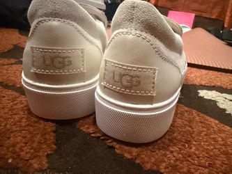 Women UGGS size 9