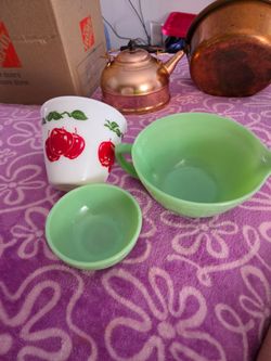 Vintage Jadeite Glass Bowls and Apple Mug Set