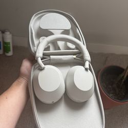 Sony WH-1000XM5 noise canceling headphones