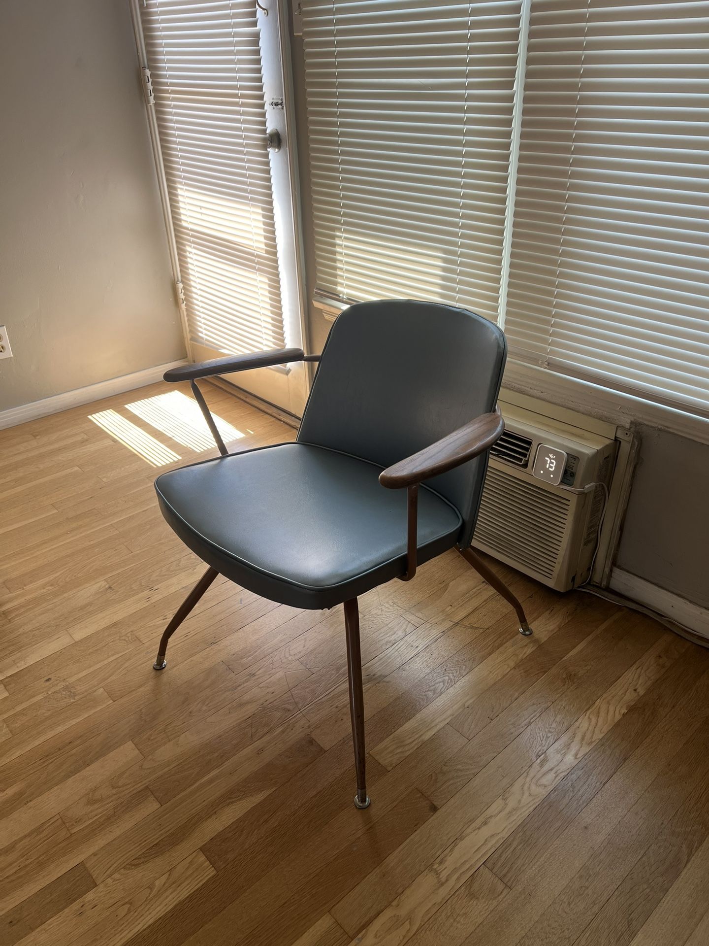 1960 Mid Century Modern Viko Baumritter Swivel Armchair