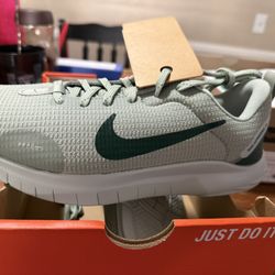 Flex Experience Rn 12 Size 8.5 