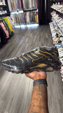 Nike air Max plus “Corduroa Black”