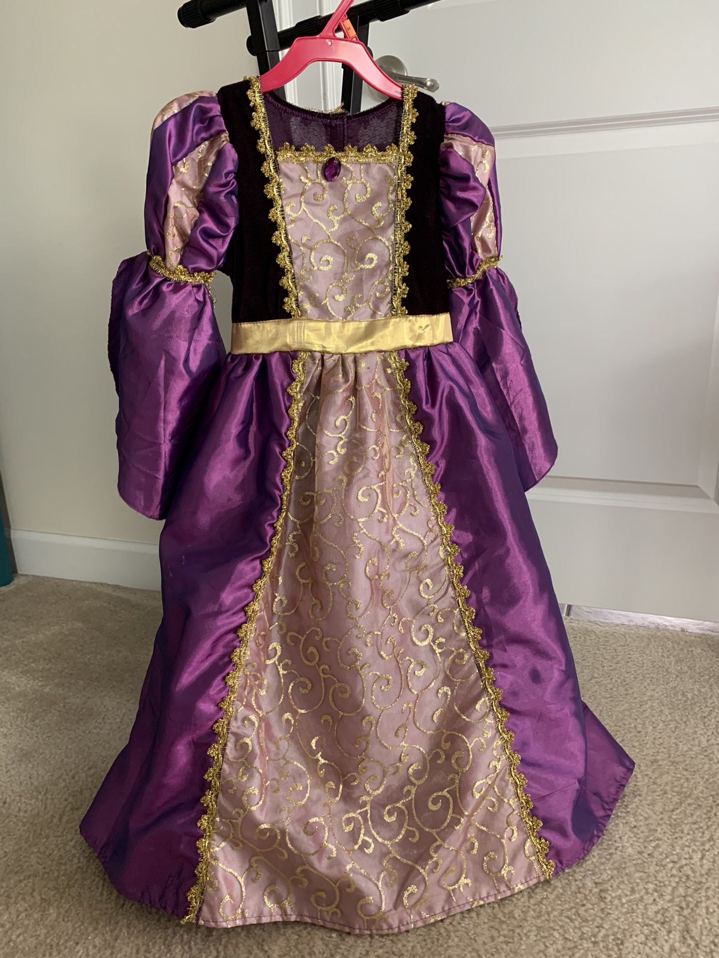 Girl princess outfits/ halloween costumes size 5-7