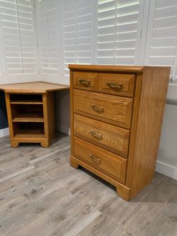 Oak Wood 5-Drawer Chest Dresser