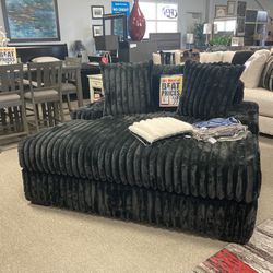black sofa 🖤☺️ $1,299