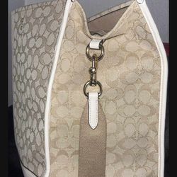 Big Beautiful Coach Tote Bag With Long Strap 