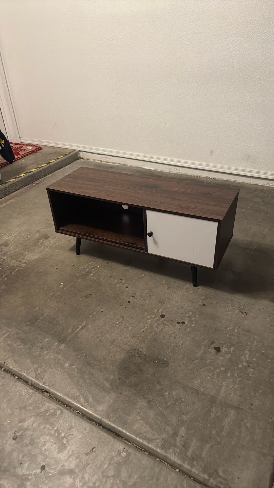 Small TV Stand
