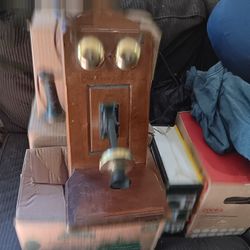 ANTIQUE TELEPHONE -RadioPLUG. IN TYPE 