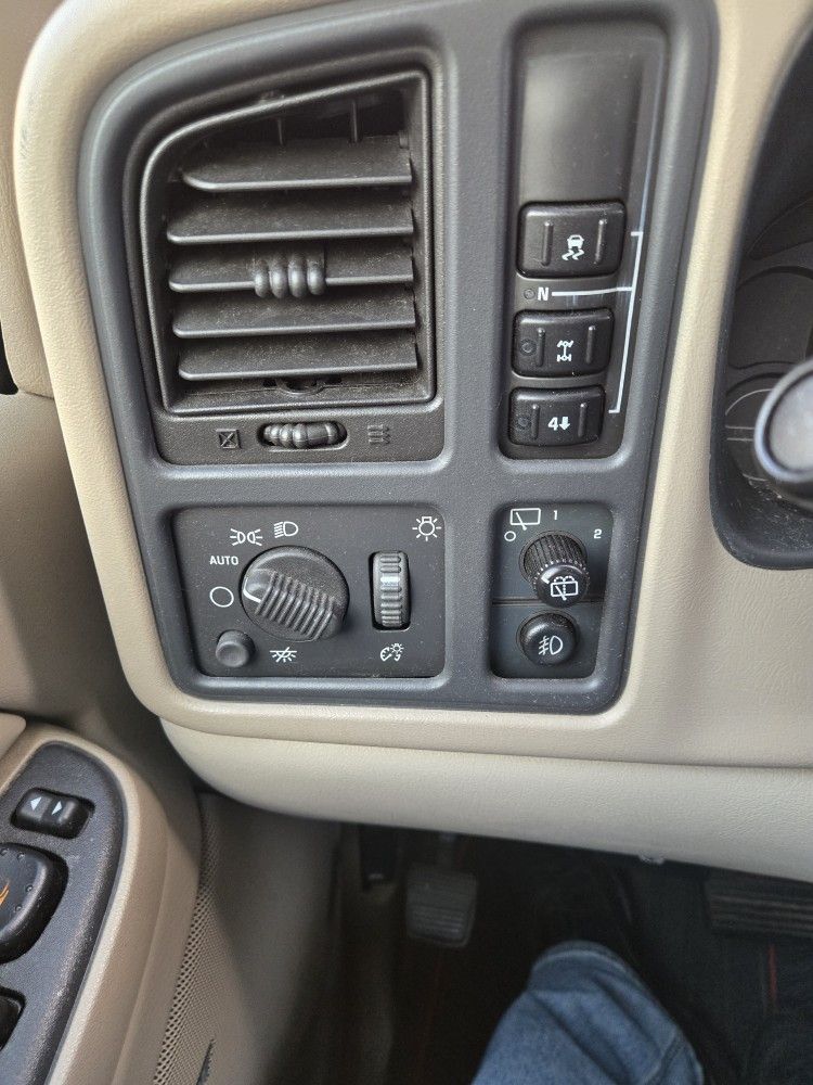 2004 Chevrolet Suburban