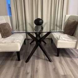 Vanora Dining Table