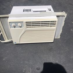 Very Good Condition GE Air Conditioner 