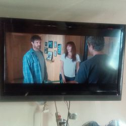 80inch Vivo T. V. With Wall Mount 75