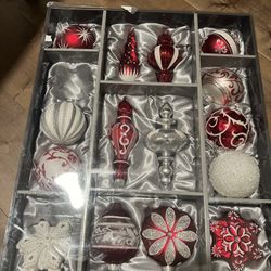 Free - Christmas Ornaments 