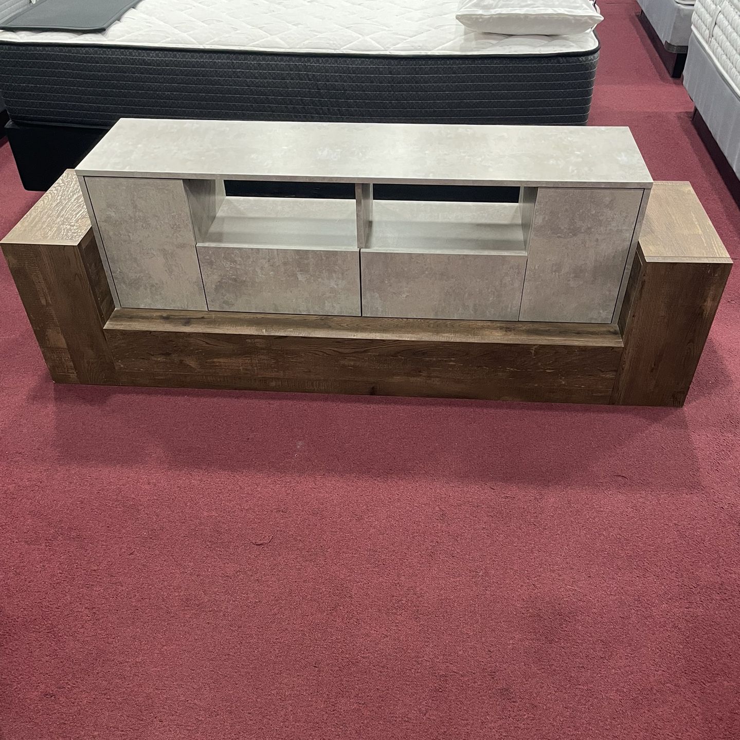 TV Stand/Console in Great Condition