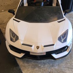 Kids Ride In Lambo. (Self Controlled, Or Remote By Adult)