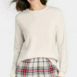 Pajama set includes plush sweatshirt, flannel shorts small.  (O)