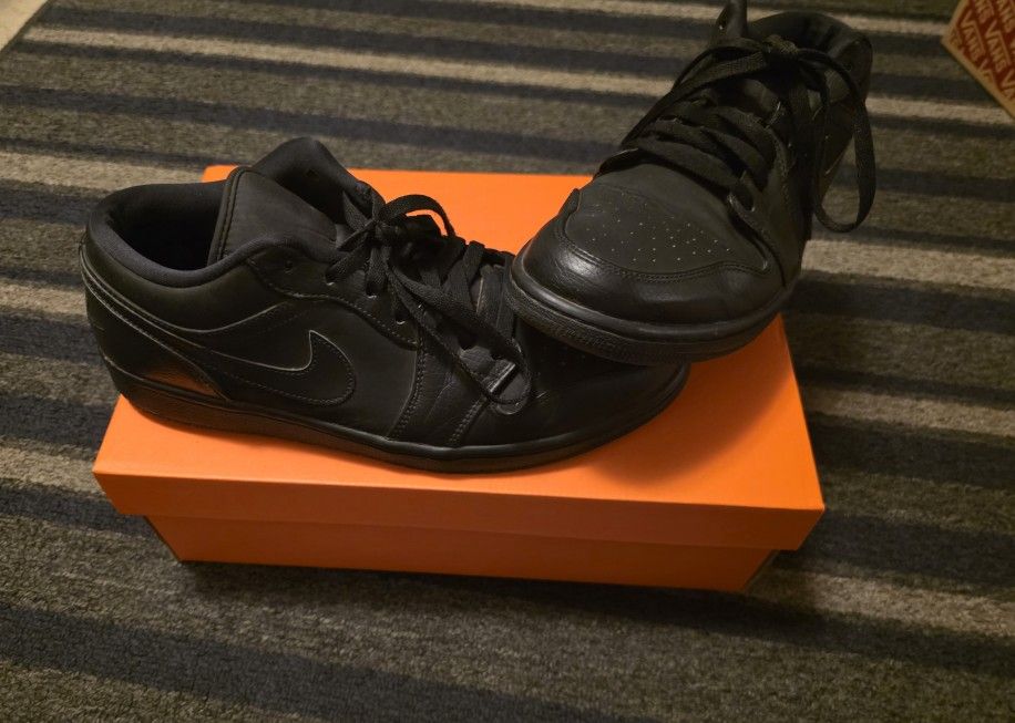 Nike Air Jordan 1 Low Triple Black