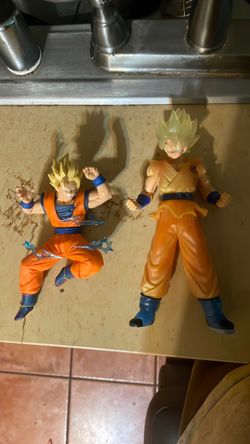 2 Ssj goku statues