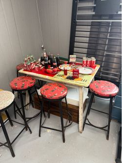 Coca cola old vintage table and chairs