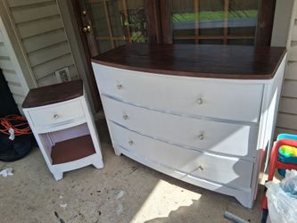 Vintage dresser and nite stand - 45" x 35" t