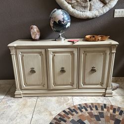 Davis Cabinet Company Solareno White 825 Credenza