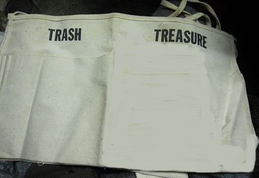APRON TREASURE AND TRASH
