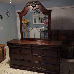 8 Drawer Dresser