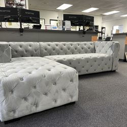 Modern Velvet Sectional Sofa – Brand New in Box 📦✨