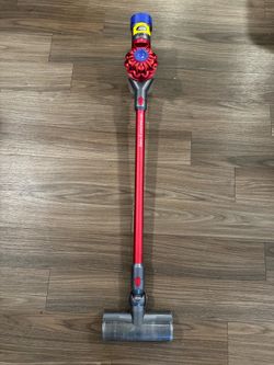 Dyson V8 Motorhead Origin Cordless Vacuum - Turns on / No Charger (Partially Tested)
