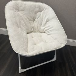 Brandnew White Comfy Folding Chairs