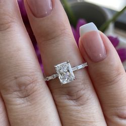 Brand New Sterling Silver 925 Engagement Ring With 2CR Radiant Cut CZ Simulated Diamond 
