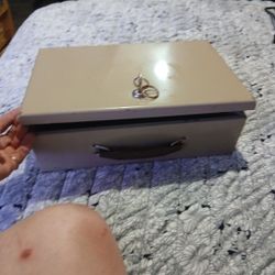 Fireproof Metsl Security Box With Key.